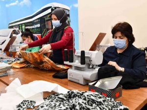 Kadınlar Belde Evleri İle Üretirken Sosyalleşiyor