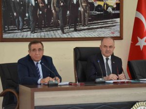 Yalova Valisi Muammer Erol, “Bütün Bölge Müdürlüklerinden Şikayetçiyim”