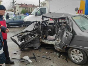 D-650’de Kamyonet İle Otomobil Çarpıştı: 2 Yaralı