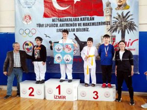 Aliağalı Karatecilerden 15 Madalya Birden