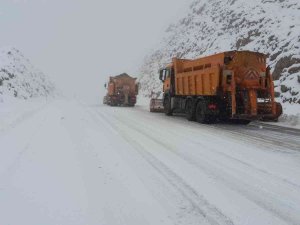 Antalya’ya Nisan Ayında Kar Yağdı