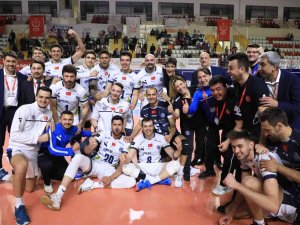 Erkekler Axa Kupa Voley’de İlk Finalist Arkas Spor