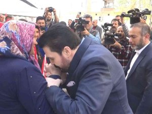 Ağrı Belediye Başkanı Sayan, Evlat Nöbetindeki Ailelerle Bir Araya Geldi