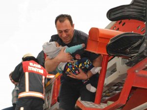 Elazığ’da Ev Yangını: 6 Kişi İtfaiye Tarafından Kurtarıldı