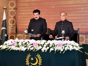 Pakistan’ın Yeni Başbakanı Şahbaz Şerif Yemin Ederek Göreve Başladı