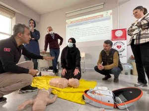 Öğretmenlerin İlk Yardım Eğitimi Devam Ediyor