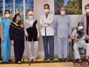 Aynı Günde Dört Hastaya Ameliyatsız Kalp Kapağı Takıldı