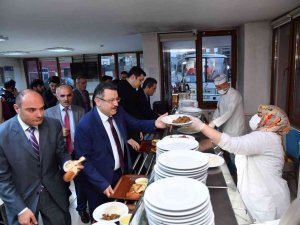 Genç İftarını Öğrencilerle Birlikte Açtı