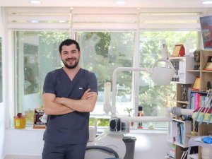 Dr. Dt. Şimşek: “Dişlerinizi Fırçalarken Kanama Oluyorsa Dikkat”