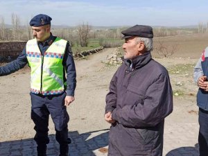 Traktör Sürücülerine Reflektör Dağıtımı Yapıldı