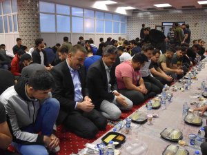 Siirt Valisi Hacıbektaşoğlu, Üniversiteli Öğrencilerle İftarda Bir Araya Geldi