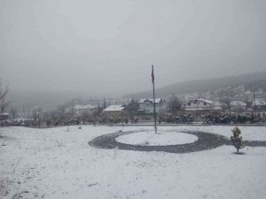 Niksar’a “Nisan Karı” Yağdı!