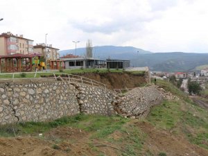 Karabük’te Çocuk Parkında Korkutan Heyelan