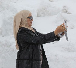Rize’de Arap Turistlerin Kar Sevinci VİDEO İZLE