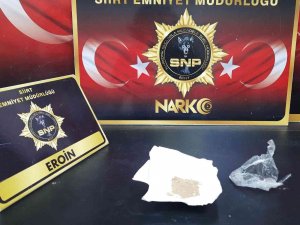 Siirt’te Şüpheli Şahıs Ağzında Uyuşturucu Madde İle Yakalandı
