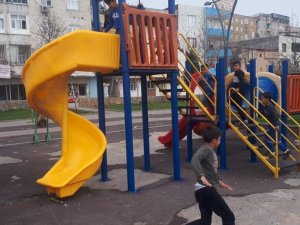 Bağlar Belediyesi Parklarda Yenileme Çalışmaları Başlattı