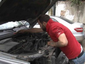 Ataşehir’de Airbag Hırsızları İş Başında Yakalandı