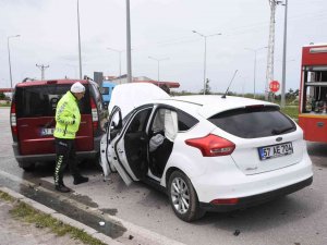 Ters Şeritten Çıkan Araçla Kafa Kafaya Çarpıştı: 1 Yaralı