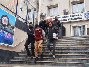 Ev Arkadaşını Öldüren Zanlılar Tutuklandı