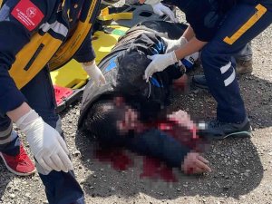 Yarış Motosikleti Hafif Ticari Araca Çarptı, Takla Atan Sürücü Ağır Yaralandı