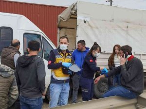 Minibüsün Kamyonete Çarptığı Kaza Kamerada: 4 Yaralı