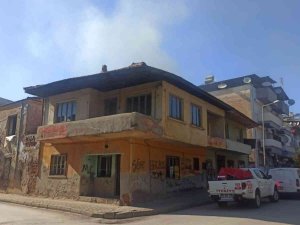 Metruk Evde Çıkan Yangın Korkuttu