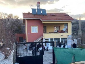 Anne Ve Kızı Sobadan Sızan Gazdan Hayatını Kaybetti