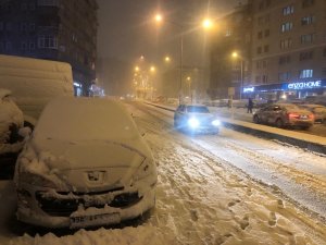 Erzurum’da Nisan Ayında Yoğun Kar Yağışı Etkili Oluyor
