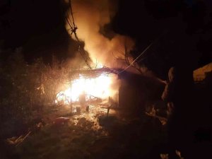 Alev Alev Yanan Baraka İtfaiye Ve Jandarma Tarafından Söndürüldü