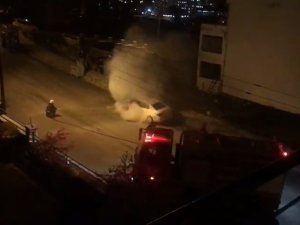 Park Halindeki Araç Alev Topuna Döndü