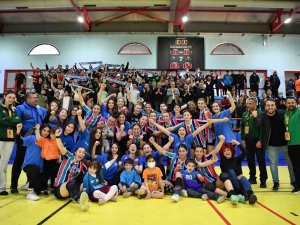 Mavi Kelebekler Yarı Finalde