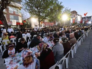 Denizli’de Binlerce Vatandaş İftar Sofrasında Buluşmaya Devam Ediyor