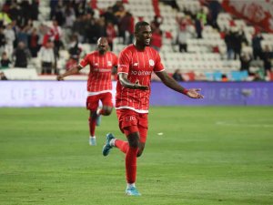 Antalyaspor’da Haji Wright’ın Performansı Sevindiriyor