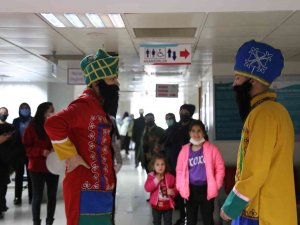 Artvin’de Hastanede Tedavi Gören Çocuklar İçin Tiyatro Etkinliği Düzenlendi