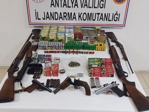 Şiddet Gören Kadın, Eşini Jandarmaya ‘Ruhsatsız Silahları’ Var Diye İhbar Etti