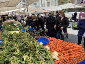 Semt Pazarlarında Fiyatlar Yarı Yarıya Düştü