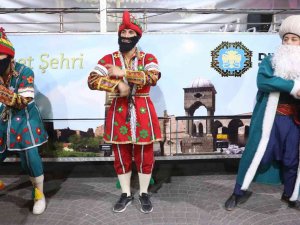 Ramazan Coşkusu Gezici Otobüsle Diyarbakır Sokaklarında