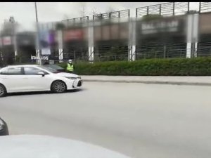 Ataşehir’de Dubalarla Kendisine Park Alanı Yapan Değnekçi Yakalandı