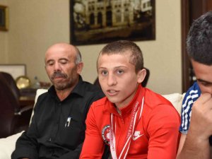 Ferhat Yiğit Dünya Okul Sporları Olimpiyatları’nda Mücadele Edecek