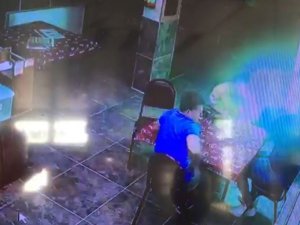 Havai Fişekler Kahvehaneye Düştü, Korku Dolu Anlar Kameraya Yansıdı