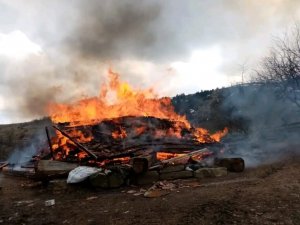 Sinop’ta 1 Ev Ve 1 Ambar Yanarak Tamamen Kül Oldu