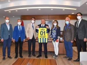 Vali Elban’a 01 Numaralı Fenerbahçe Forması