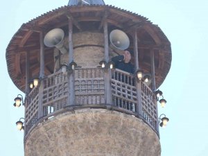 Ahşap Şerefeli Minarede Ramazan Geleneğini Sürdürüyor