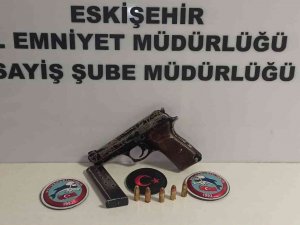 Şüphelenilen Şahsın Üzerinden Ruhsatsız Tabanca Çıktı