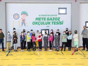 500 Altındağlı Çocuk Okçuluk Kursunda