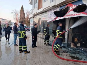 Lüleburgaz’da Mobilya Mağazası Yandı