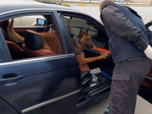 Araçtaki Uyuşturucu Narkotik Detektörü "Kaput"tan Kaçmadı