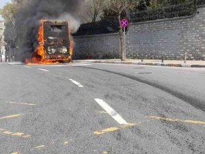 Beyoğlu’nda 40 Yolculu İ̇ett Otobüsü Alev Topuna Döndü