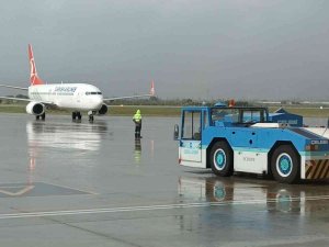 Balıkesir Koca Seyit Havalimanı Yolcu Sayısında Rekora Koşuyor