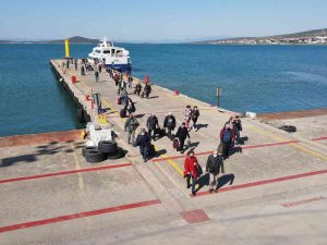 25 Ay Sonra İlk Yunanlı Turist Kafilesi Çiçeklerle Karşılandı